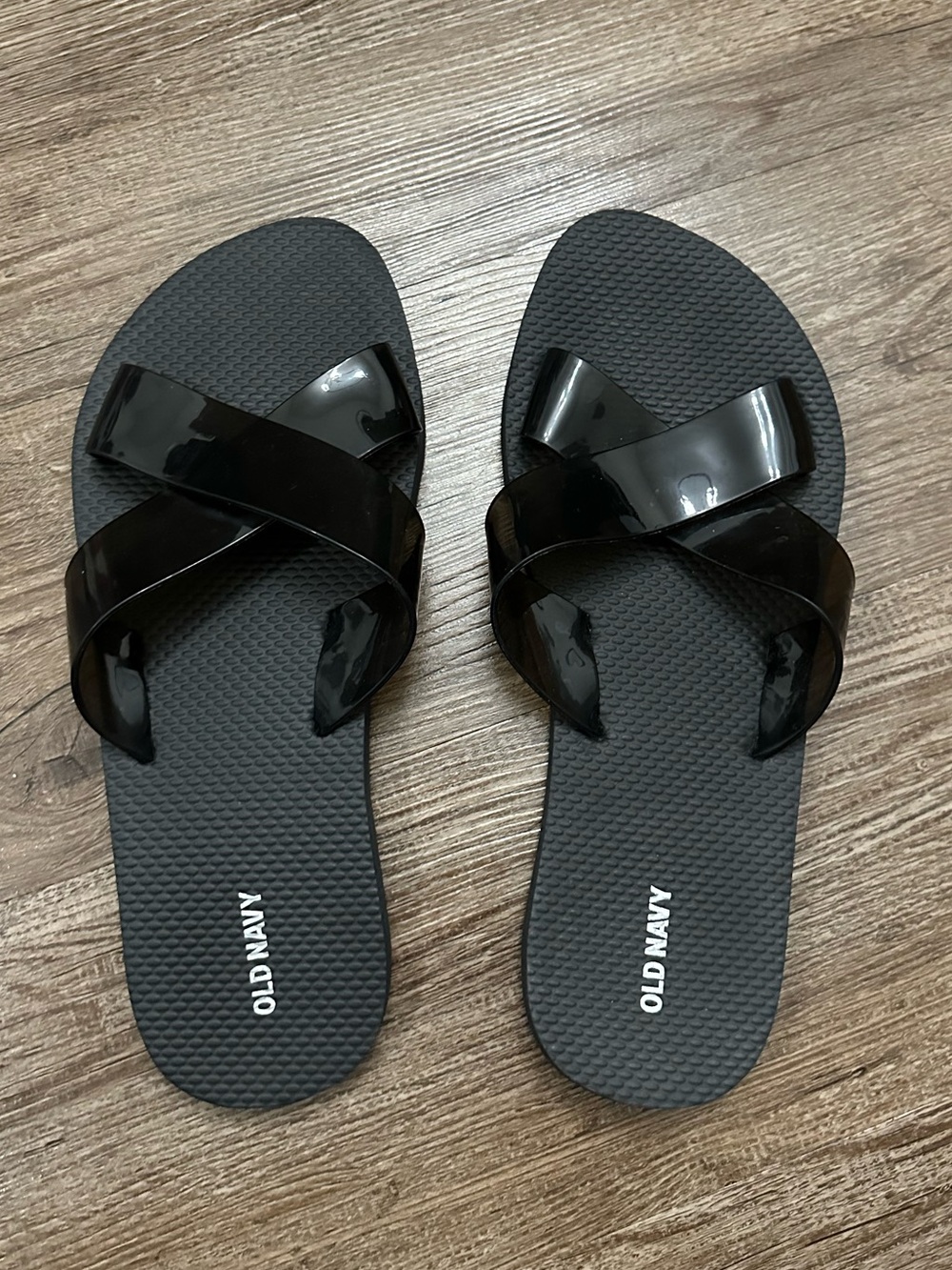 Old Navy Women's Black Glossy Cross-Strap Slide Sandals